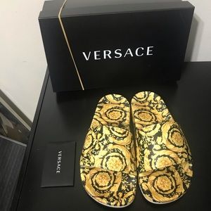 Versace slide 4/36